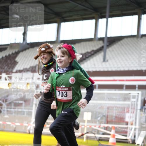 07.12.2025 - St. Pauli X-Mass-Run No. 15 Patografie http://msf.ph/oto/9372173 07.12.2025 11:48:57 Ziel 24, 146, 244, 548, 701, 703, 1966 meine-sportfotos.de