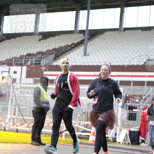 07.12.2025 - St. Pauli X-Mass-Run No. 15 Patografie http://msf.ph/oto/9372179 07.12.2025 11:49:11 Ziel 360, 701, 703, 1992, 1993, 4601 meine-sportfotos.de