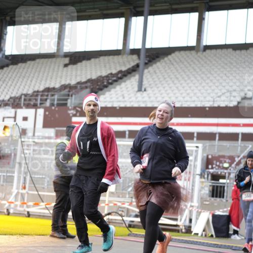 07.12.2025 - St. Pauli X-Mass-Run No. 15 Patografie http://msf.ph/oto/9372181 07.12.2025 11:49:11 Ziel 360, 701, 703, 1992, 1993, 4601 meine-sportfotos.de