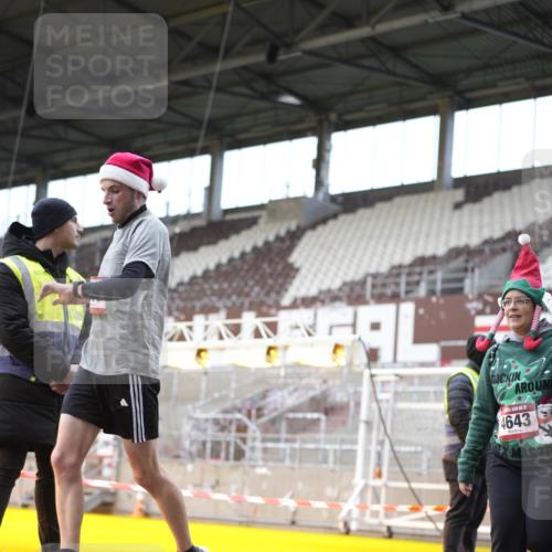 07.12.2025 - St. Pauli X-Mass-Run No. 15 Patografie http://msf.ph/oto/9372196 07.12.2025 11:49:23 Ziel 360, 1992, 1993, 2003, 2344, 2346, 3421, 3424, 3665, 3685, 4601, 4643, 4646 meine-sportfotos.de