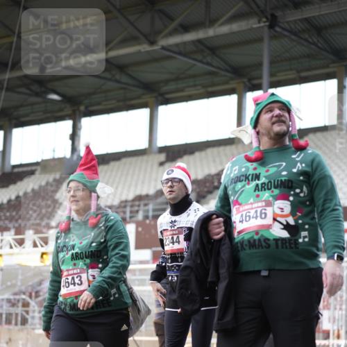 07.12.2025 - St. Pauli X-Mass-Run No. 15 Patografie http://msf.ph/oto/9372202 07.12.2025 11:49:24 Ziel 360, 1992, 1993, 2003, 2344, 2346, 3421, 3424, 3665, 3685, 3914, 3915, 4601, 4643, 4646 meine-sportfotos.de