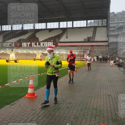 07.12.2025 - St. Pauli X-Mass-Run No. 15 Fabian Wolf http://msf.ph/oto/9372205 07.12.2025 10:09:09 Ziel 19, 1461, 1465, 1570, 1575, 1576, 2126, 3300, 3891, 4066, 4067, 4068, 4113, 4666 meine-sportfotos.de