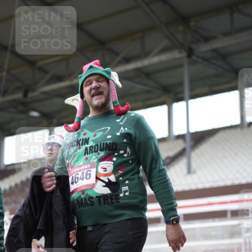 07.12.2025 - St. Pauli X-Mass-Run No. 15 Patografie http://msf.ph/oto/9372206 07.12.2025 11:49:25 Ziel 360, 1992, 1993, 2003, 2344, 2346, 3180, 3183, 3421, 3424, 3665, 3685, 3914, 3915, 4601, 4643, 4646 meine-sportfotos.de