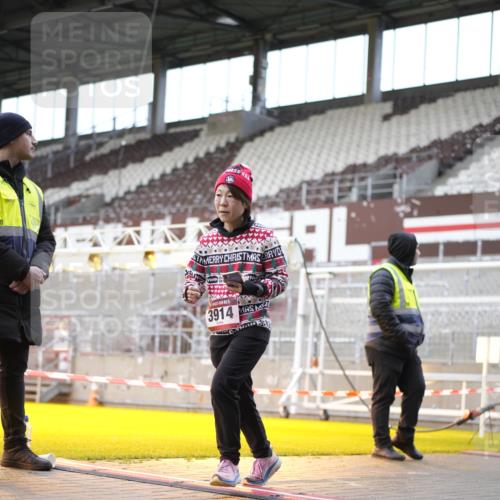 07.12.2025 - St. Pauli X-Mass-Run No. 15 Patografie http://msf.ph/oto/9372211 07.12.2025 11:49:30 Ziel 2003, 2344, 2346, 2444, 2445, 2853, 2911, 3180, 3183, 3421, 3424, 3665, 3685, 3914, 3915, 4601, 4643, 4646 meine-sportfotos.de