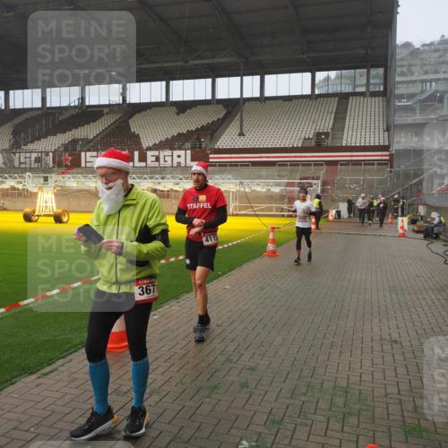 07.12.2025 - St. Pauli X-Mass-Run No. 15 Fabian Wolf http://msf.ph/oto/9372214 07.12.2025 10:09:11 Ziel 19, 881, 896, 960, 1461, 1465, 1570, 1575, 1576, 2126, 3300, 3891, 4066, 4067, 4068, 4113, 4666 meine-sportfotos.de