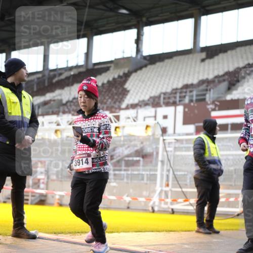 07.12.2025 - St. Pauli X-Mass-Run No. 15 Patografie http://msf.ph/oto/9372215 07.12.2025 11:49:30 Ziel 2003, 2344, 2346, 2444, 2445, 2853, 2911, 3180, 3183, 3421, 3424, 3665, 3685, 3914, 3915, 4601, 4643, 4646 meine-sportfotos.de