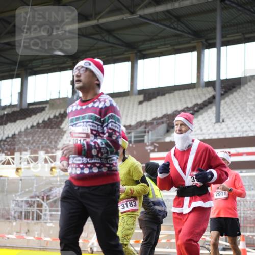 07.12.2025 - St. Pauli X-Mass-Run No. 15 Patografie http://msf.ph/oto/9372217 07.12.2025 11:49:31 Ziel 2003, 2344, 2346, 2444, 2445, 2853, 2911, 3180, 3183, 3421, 3424, 3665, 3685, 3914, 3915, 4643, 4646 meine-sportfotos.de