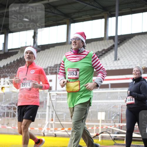 07.12.2025 - St. Pauli X-Mass-Run No. 15 Patografie http://msf.ph/oto/9372223 07.12.2025 11:49:32 Ziel 2003, 2344, 2346, 2444, 2445, 2853, 2911, 3180, 3183, 3421, 3424, 3665, 3685, 3914, 3915, 4643, 4646 meine-sportfotos.de