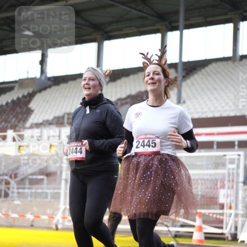 07.12.2025 - St. Pauli X-Mass-Run No. 15 Patografie http://msf.ph/oto/9372225 07.12.2025 11:49:33 Ziel 2003, 2344, 2346, 2444, 2445, 2853, 2911, 3180, 3183, 3421, 3424, 3665, 3685, 3914, 3915, 4643, 4646 meine-sportfotos.de