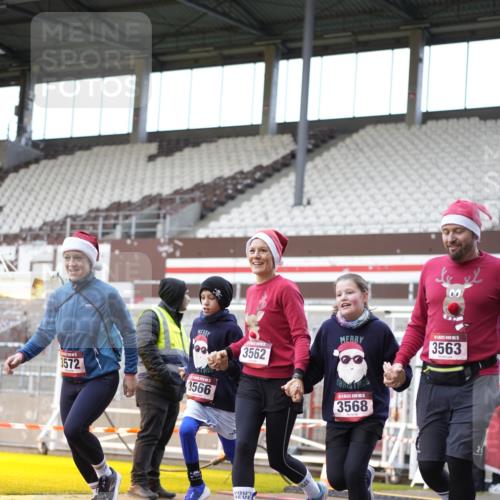 07.12.2025 - St. Pauli X-Mass-Run No. 15 Patografie http://msf.ph/oto/9372229 07.12.2025 11:49:39 Ziel 2444, 2445, 2853, 2911, 3180, 3183, 3562, 3563, 3566, 3568, 3572, 3665, 3685, 3914, 3915 meine-sportfotos.de