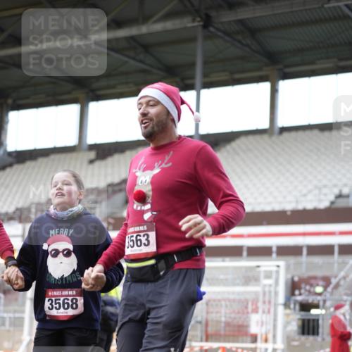 07.12.2025 - St. Pauli X-Mass-Run No. 15 Patografie http://msf.ph/oto/9372235 07.12.2025 11:49:40 Ziel 2444, 2445, 2853, 2911, 3180, 3183, 3562, 3563, 3566, 3568, 3572, 3665, 3685, 3914, 3915 meine-sportfotos.de
