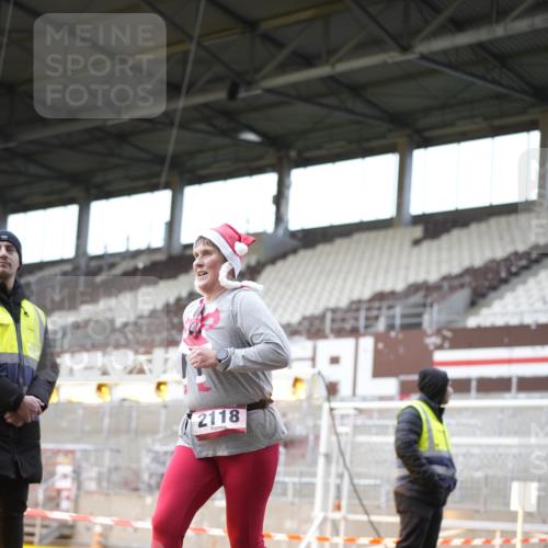 07.12.2025 - St. Pauli X-Mass-Run No. 15 Patografie http://msf.ph/oto/9372242 07.12.2025 11:50:00 Ziel 2118, 2872, 3660, 3697, 3778 meine-sportfotos.de