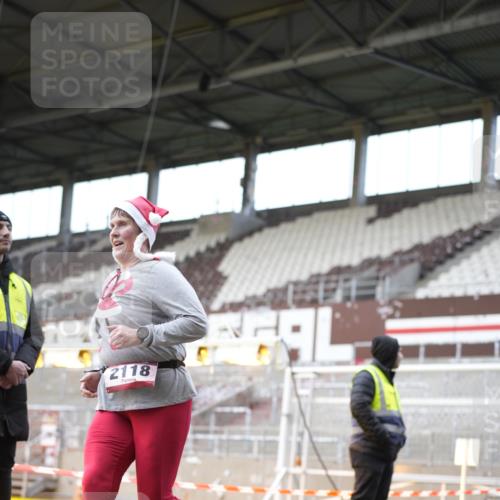 07.12.2025 - St. Pauli X-Mass-Run No. 15 Patografie http://msf.ph/oto/9372244 07.12.2025 11:50:00 Ziel 2118, 2872, 3660, 3697, 3778 meine-sportfotos.de