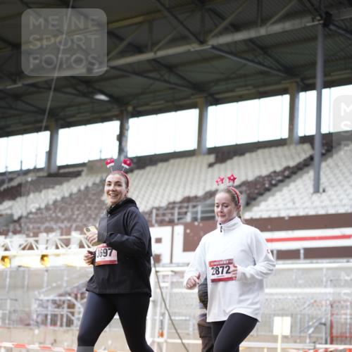 07.12.2025 - St. Pauli X-Mass-Run No. 15 Patografie http://msf.ph/oto/9372246 07.12.2025 11:50:04 Ziel 1890, 2118, 2203, 2210, 2848, 2872, 2877, 3660, 3697, 3778, 4184 meine-sportfotos.de