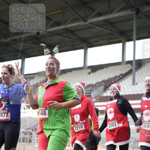 07.12.2025 - St. Pauli X-Mass-Run No. 15 Patografie http://msf.ph/oto/9372256 07.12.2025 11:50:07 Ziel 1890, 2118, 2203, 2210, 2848, 2872, 2877, 3660, 3697, 3778, 4184 meine-sportfotos.de