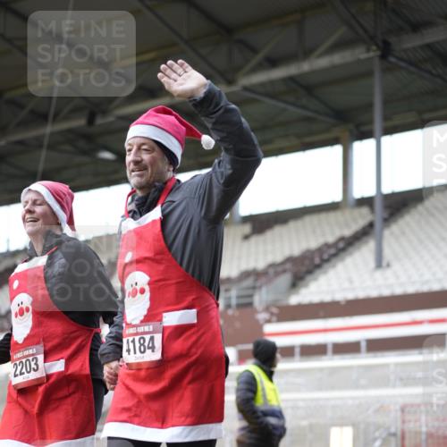 07.12.2025 - St. Pauli X-Mass-Run No. 15 Patografie http://msf.ph/oto/9372260 07.12.2025 11:50:08 Ziel 1890, 2118, 2203, 2210, 2848, 2872, 2877, 3660, 3697, 3778, 4184 meine-sportfotos.de