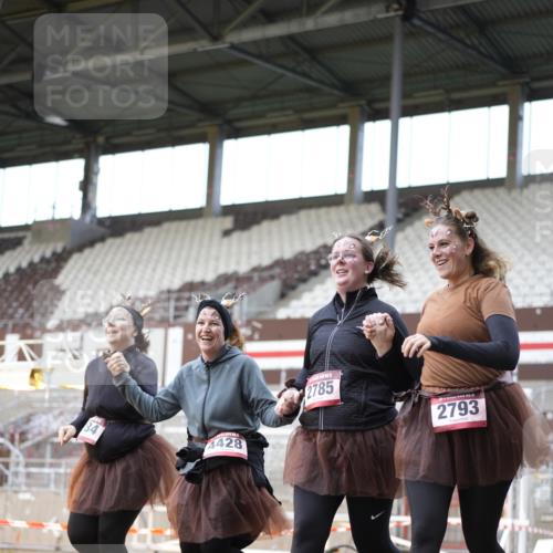07.12.2025 - St. Pauli X-Mass-Run No. 15 Patografie http://msf.ph/oto/9372264 07.12.2025 11:50:15 Ziel 1890, 2118, 2203, 2210, 2784, 2785, 2793, 2848, 2872, 2877, 3697, 4184, 4428 meine-sportfotos.de