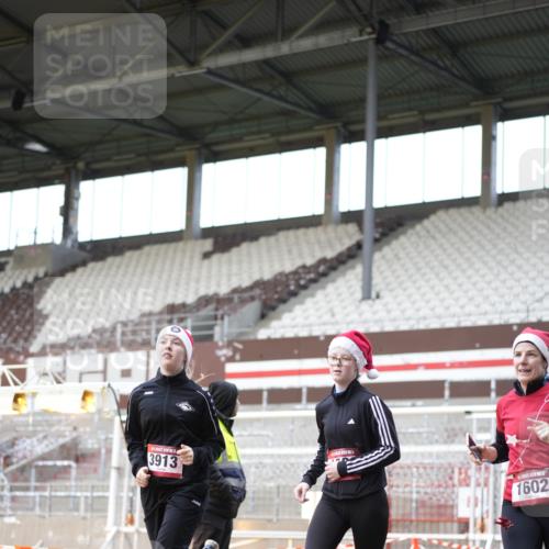 07.12.2025 - St. Pauli X-Mass-Run No. 15 Patografie http://msf.ph/oto/9372267 07.12.2025 11:50:34 Ziel 196, 206, 1599, 1602, 3913, 3958 meine-sportfotos.de