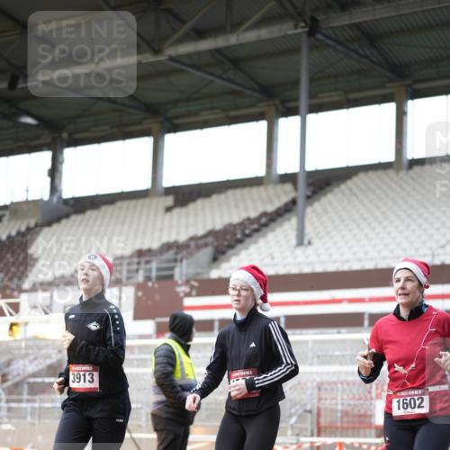 07.12.2025 - St. Pauli X-Mass-Run No. 15 Patografie http://msf.ph/oto/9372269 07.12.2025 11:50:34 Ziel 196, 206, 1599, 1602, 3913, 3958 meine-sportfotos.de