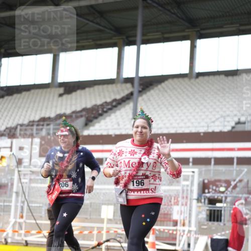 07.12.2025 - St. Pauli X-Mass-Run No. 15 Patografie http://msf.ph/oto/9372275 07.12.2025 11:50:38 Ziel 196, 206, 1599, 1602, 3639, 3913, 3958 meine-sportfotos.de