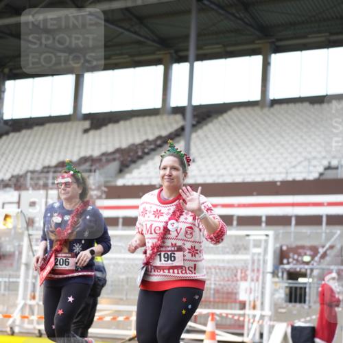 07.12.2025 - St. Pauli X-Mass-Run No. 15 Patografie http://msf.ph/oto/9372276 07.12.2025 11:50:39 Ziel 196, 206, 1599, 1602, 3639, 3913, 3958 meine-sportfotos.de