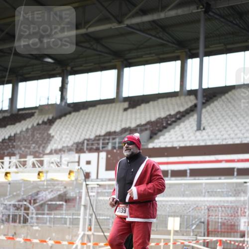 07.12.2025 - St. Pauli X-Mass-Run No. 15 Patografie http://msf.ph/oto/9372280 07.12.2025 11:50:43 Ziel 196, 206, 1599, 1602, 3639, 3913, 3958 meine-sportfotos.de