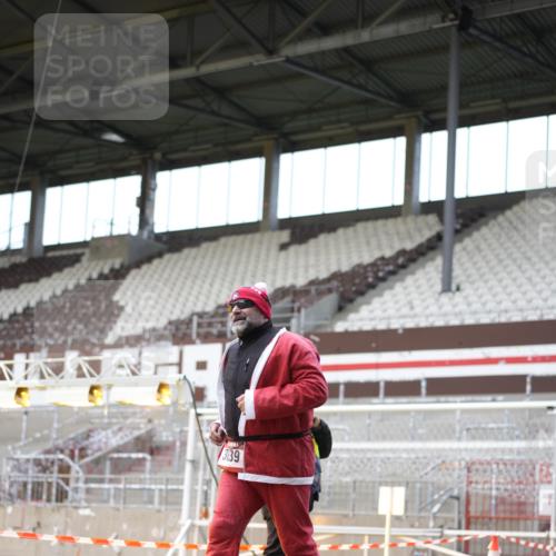 07.12.2025 - St. Pauli X-Mass-Run No. 15 Patografie http://msf.ph/oto/9372282 07.12.2025 11:50:43 Ziel 196, 206, 1599, 1602, 3639, 3913, 3958 meine-sportfotos.de