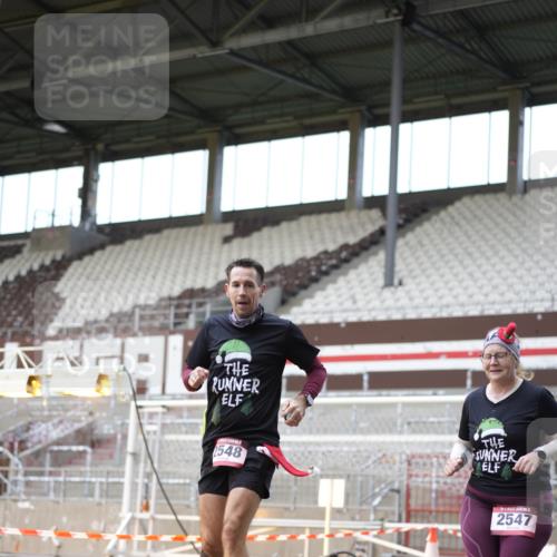 07.12.2025 - St. Pauli X-Mass-Run No. 15 Patografie http://msf.ph/oto/9372290 07.12.2025 11:50:56 Ziel 995, 996, 2547, 2548, 3616, 3618, 3639 meine-sportfotos.de