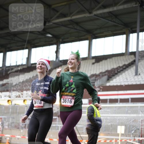 07.12.2025 - St. Pauli X-Mass-Run No. 15 Patografie http://msf.ph/oto/9372300 07.12.2025 11:50:59 Ziel 995, 996, 2547, 2548, 3616, 3618 meine-sportfotos.de