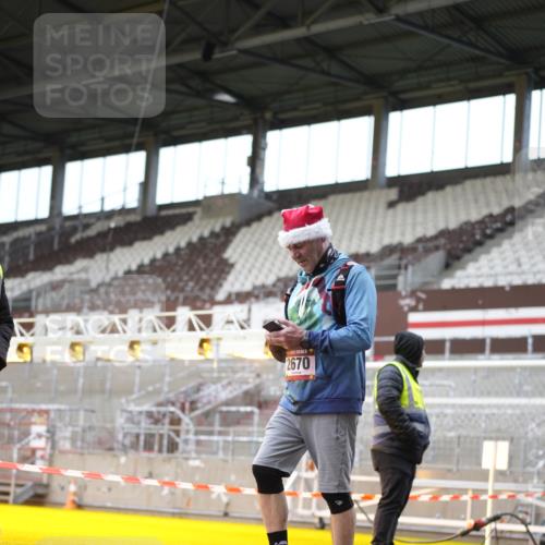 07.12.2025 - St. Pauli X-Mass-Run No. 15 Patografie http://msf.ph/oto/9372306 07.12.2025 11:51:09 Ziel 2547, 2548, 2585, 2670, 2672, 3616, 3618, 4609 meine-sportfotos.de