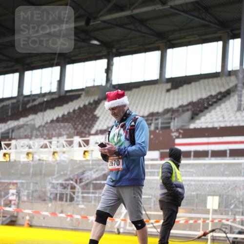 07.12.2025 - St. Pauli X-Mass-Run No. 15 Patografie http://msf.ph/oto/9372308 07.12.2025 11:51:09 Ziel 2547, 2548, 2585, 2670, 2672, 3616, 3618, 4609 meine-sportfotos.de