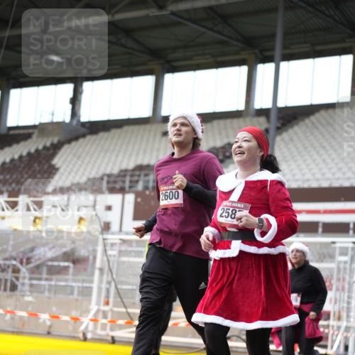 07.12.2025 - St. Pauli X-Mass-Run No. 15 Patografie http://msf.ph/oto/9372313 07.12.2025 11:51:15 Ziel 2374, 2585, 2589, 2670, 2672, 3116, 3449, 3451, 3959, 4340, 4609 meine-sportfotos.de