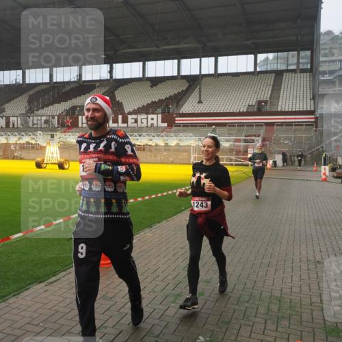 07.12.2025 - St. Pauli X-Mass-Run No. 15 Fabian Wolf http://msf.ph/oto/9372320 07.12.2025 10:09:30 Ziel 800, 881, 896, 899, 960, 1243, 1248, 1718, 3493, 3756 meine-sportfotos.de