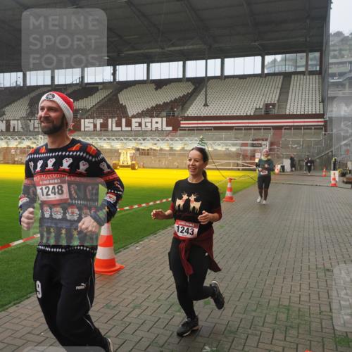 07.12.2025 - St. Pauli X-Mass-Run No. 15 Fabian Wolf http://msf.ph/oto/9372322 07.12.2025 10:09:30 Ziel 800, 881, 896, 899, 960, 1243, 1248, 1718, 3493, 3756 meine-sportfotos.de