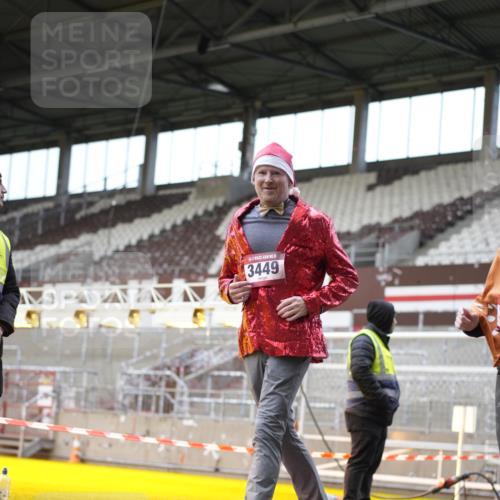 07.12.2025 - St. Pauli X-Mass-Run No. 15 Patografie http://msf.ph/oto/9372323 07.12.2025 11:51:21 Ziel 2374, 2585, 2589, 2670, 3116, 3449, 3451, 3959, 4340, 4609 meine-sportfotos.de