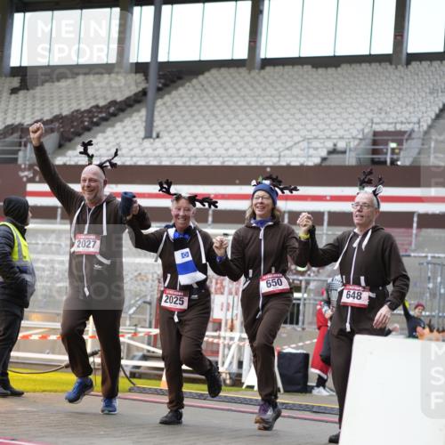 07.12.2025 - St. Pauli X-Mass-Run No. 15 Patografie http://msf.ph/oto/9372330 07.12.2025 11:51:28 Ziel 648, 650, 2025, 2027, 2374, 2585, 2589, 3116, 3449, 3451, 3875, 3959, 4340, 4602, 4609, 4610 meine-sportfotos.de