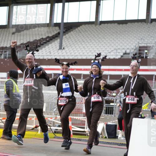 07.12.2025 - St. Pauli X-Mass-Run No. 15 Patografie http://msf.ph/oto/9372332 07.12.2025 11:51:28 Ziel 648, 650, 2025, 2027, 2374, 2585, 2589, 3116, 3449, 3451, 3875, 3959, 4340, 4602, 4609, 4610 meine-sportfotos.de