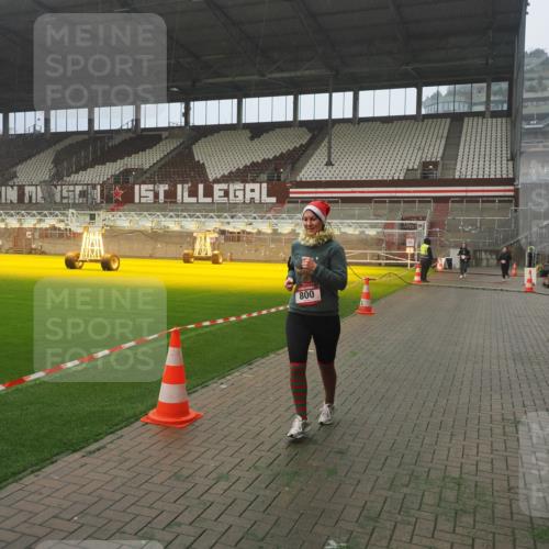 07.12.2025 - St. Pauli X-Mass-Run No. 15 Fabian Wolf http://msf.ph/oto/9372333 07.12.2025 10:09:34 Ziel 800, 899, 1172, 1191, 1243, 1248, 1718, 3493, 3756 meine-sportfotos.de