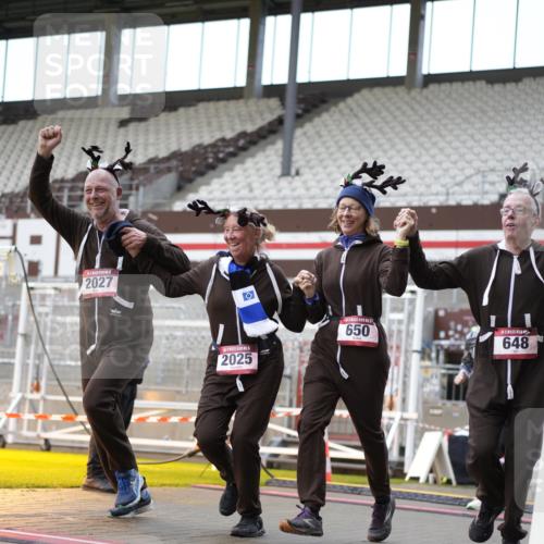 07.12.2025 - St. Pauli X-Mass-Run No. 15 Patografie http://msf.ph/oto/9372336 07.12.2025 11:51:28 Ziel 648, 650, 2025, 2027, 2374, 2585, 2589, 3116, 3449, 3451, 3875, 3959, 4340, 4602, 4609, 4610 meine-sportfotos.de