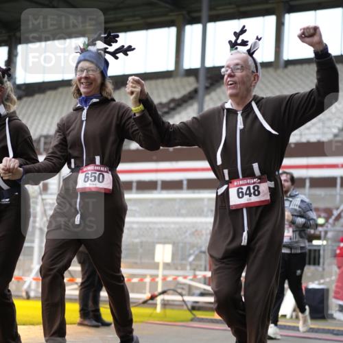07.12.2025 - St. Pauli X-Mass-Run No. 15 Patografie http://msf.ph/oto/9372338 07.12.2025 11:51:29 Ziel 648, 650, 2025, 2027, 2374, 2585, 2589, 3116, 3449, 3451, 3875, 3959, 4340, 4602, 4610 meine-sportfotos.de