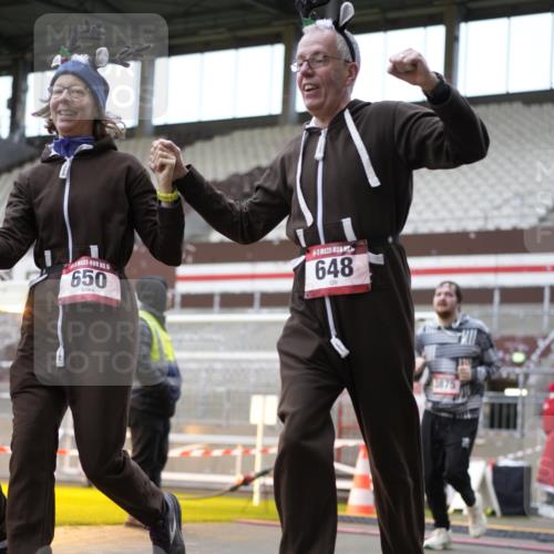 07.12.2025 - St. Pauli X-Mass-Run No. 15 Patografie http://msf.ph/oto/9372340 07.12.2025 11:51:29 Ziel 648, 650, 2025, 2027, 2374, 2585, 2589, 3116, 3449, 3451, 3875, 3959, 4340, 4602, 4610 meine-sportfotos.de