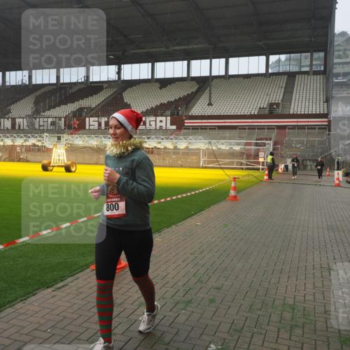 07.12.2025 - St. Pauli X-Mass-Run No. 15 Fabian Wolf http://msf.ph/oto/9372341 07.12.2025 10:09:34 Ziel 800, 899, 1172, 1191, 1243, 1248, 1718, 3493, 3756 meine-sportfotos.de