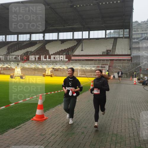 07.12.2025 - St. Pauli X-Mass-Run No. 15 Fabian Wolf http://msf.ph/oto/9372350 07.12.2025 10:09:42 Ziel 800, 1026, 1172, 1191 meine-sportfotos.de
