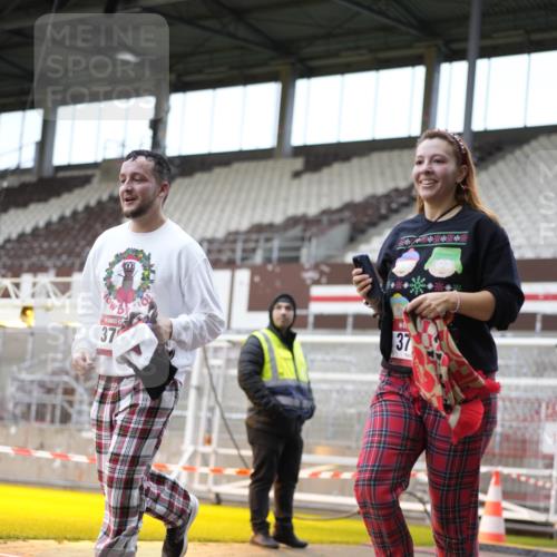 07.12.2025 - St. Pauli X-Mass-Run No. 15 Patografie http://msf.ph/oto/9372357 07.12.2025 11:51:40 Ziel 648, 650, 2025, 2027, 3790, 3794, 3795, 3853, 3875, 4602, 4610 meine-sportfotos.de