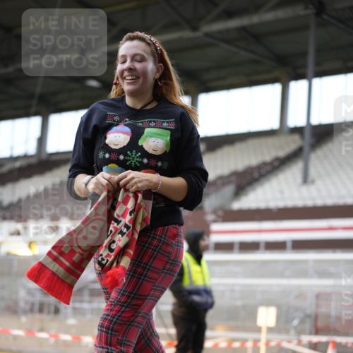 07.12.2025 - St. Pauli X-Mass-Run No. 15 Patografie http://msf.ph/oto/9372359 07.12.2025 11:51:40 Ziel 648, 650, 2025, 2027, 3790, 3794, 3795, 3853, 3875, 4602, 4610 meine-sportfotos.de