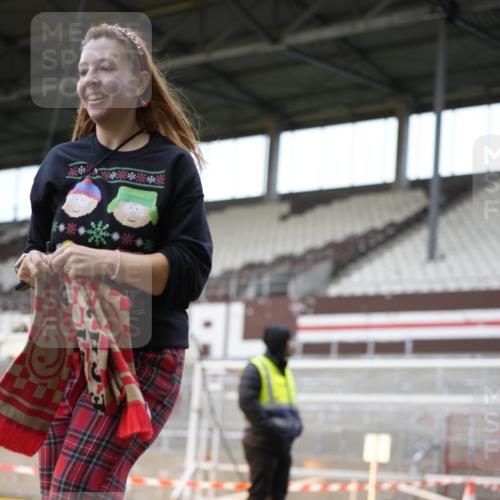 07.12.2025 - St. Pauli X-Mass-Run No. 15 Patografie http://msf.ph/oto/9372361 07.12.2025 11:51:40 Ziel 648, 650, 2025, 2027, 3790, 3794, 3795, 3853, 3875, 4602, 4610 meine-sportfotos.de