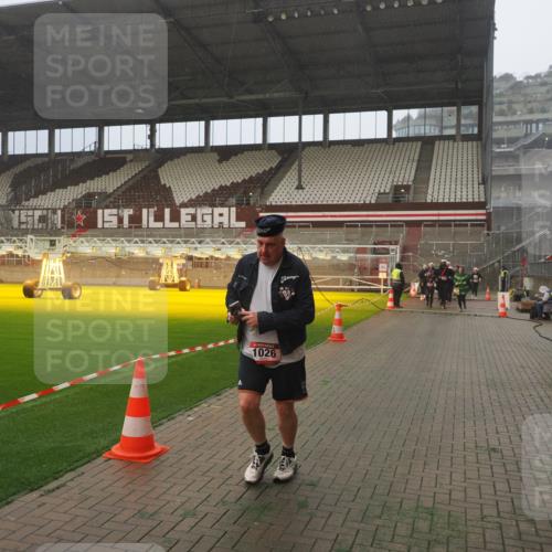 07.12.2025 - St. Pauli X-Mass-Run No. 15 Fabian Wolf http://msf.ph/oto/9372367 07.12.2025 10:09:50 Ziel 989, 1026, 1172, 1191, 1256, 1257, 1678 meine-sportfotos.de