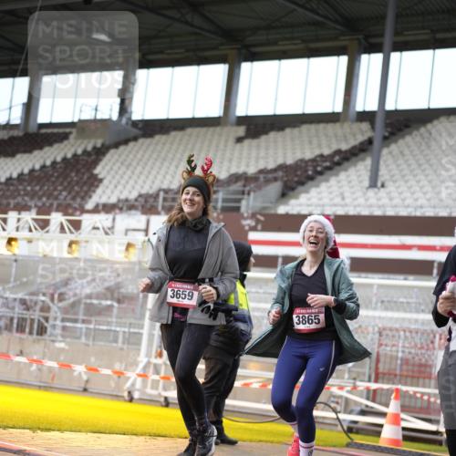 07.12.2025 - St. Pauli X-Mass-Run No. 15 Patografie http://msf.ph/oto/9372374 07.12.2025 11:52:01 Ziel 1916, 2121, 3445, 3583, 3648, 3650, 3659, 3865 meine-sportfotos.de