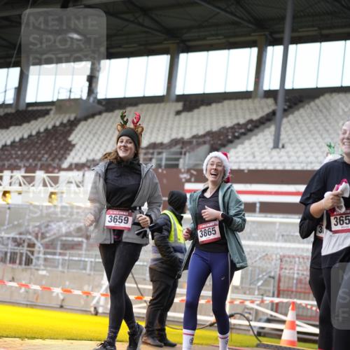 07.12.2025 - St. Pauli X-Mass-Run No. 15 Patografie http://msf.ph/oto/9372376 07.12.2025 11:52:01 Ziel 1916, 2121, 3445, 3583, 3648, 3650, 3659, 3865 meine-sportfotos.de