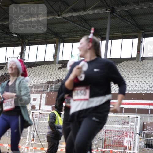 07.12.2025 - St. Pauli X-Mass-Run No. 15 Patografie http://msf.ph/oto/9372380 07.12.2025 11:52:01 Ziel 1916, 2121, 3445, 3583, 3648, 3650, 3659, 3865 meine-sportfotos.de